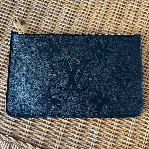 NWOT Louis Vuitton Neverfull Empreinte Monogram Pochette
Clutch Wristlet - Picture 2 of 6